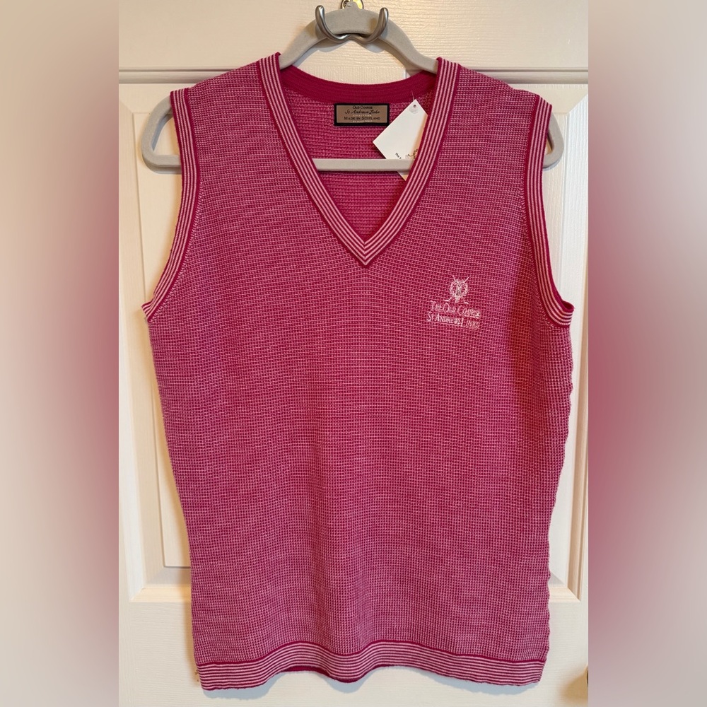 St Andrew’s Links Collection Golf Vest NWT Large
Made in Scotland. 💯Virgin Wool